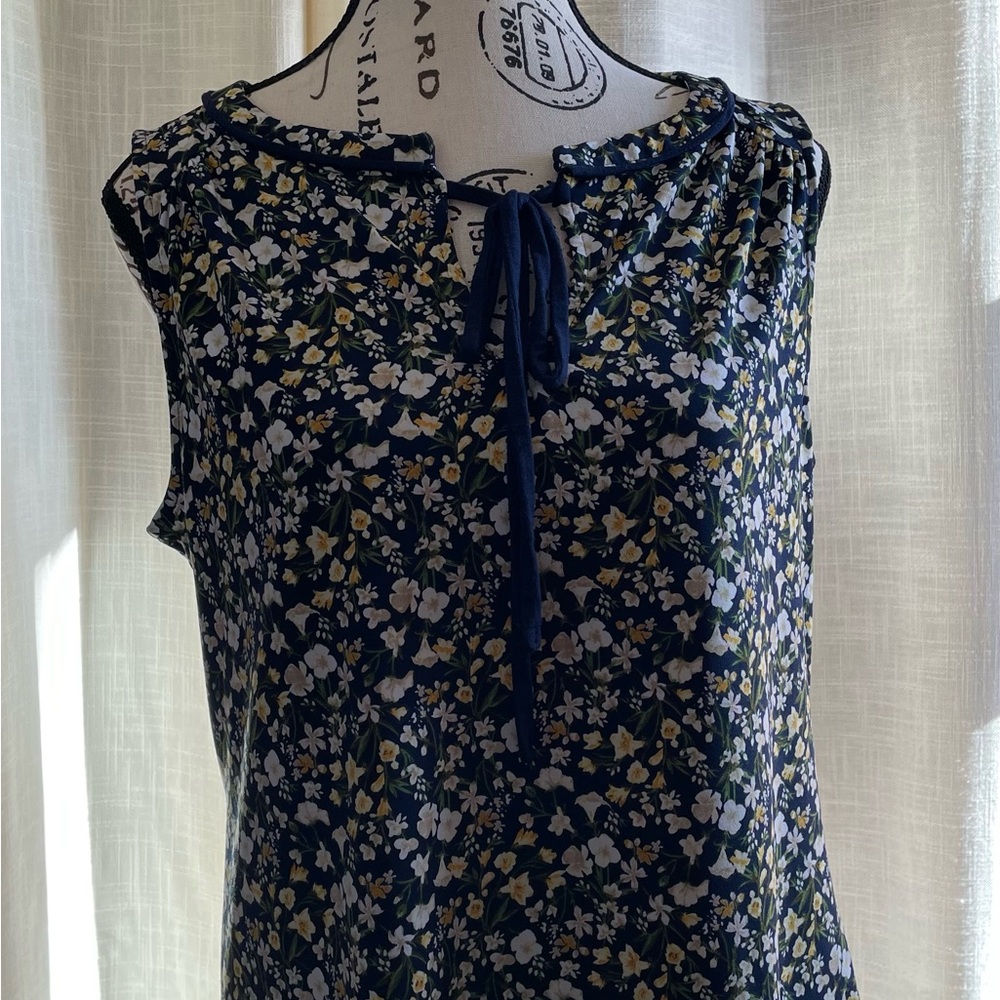 New York & Company Navy Summer Floral Tie-Front Sleeveless Top - Size Small